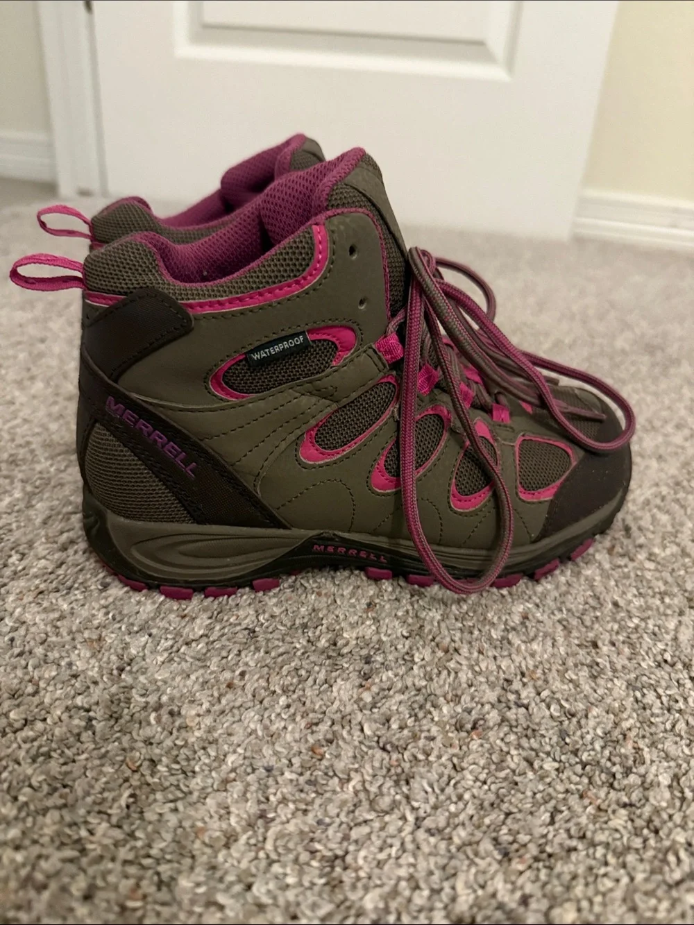 Merrell Girls Hilltop Ventilator Mid hiking boots brown/pink size 2
